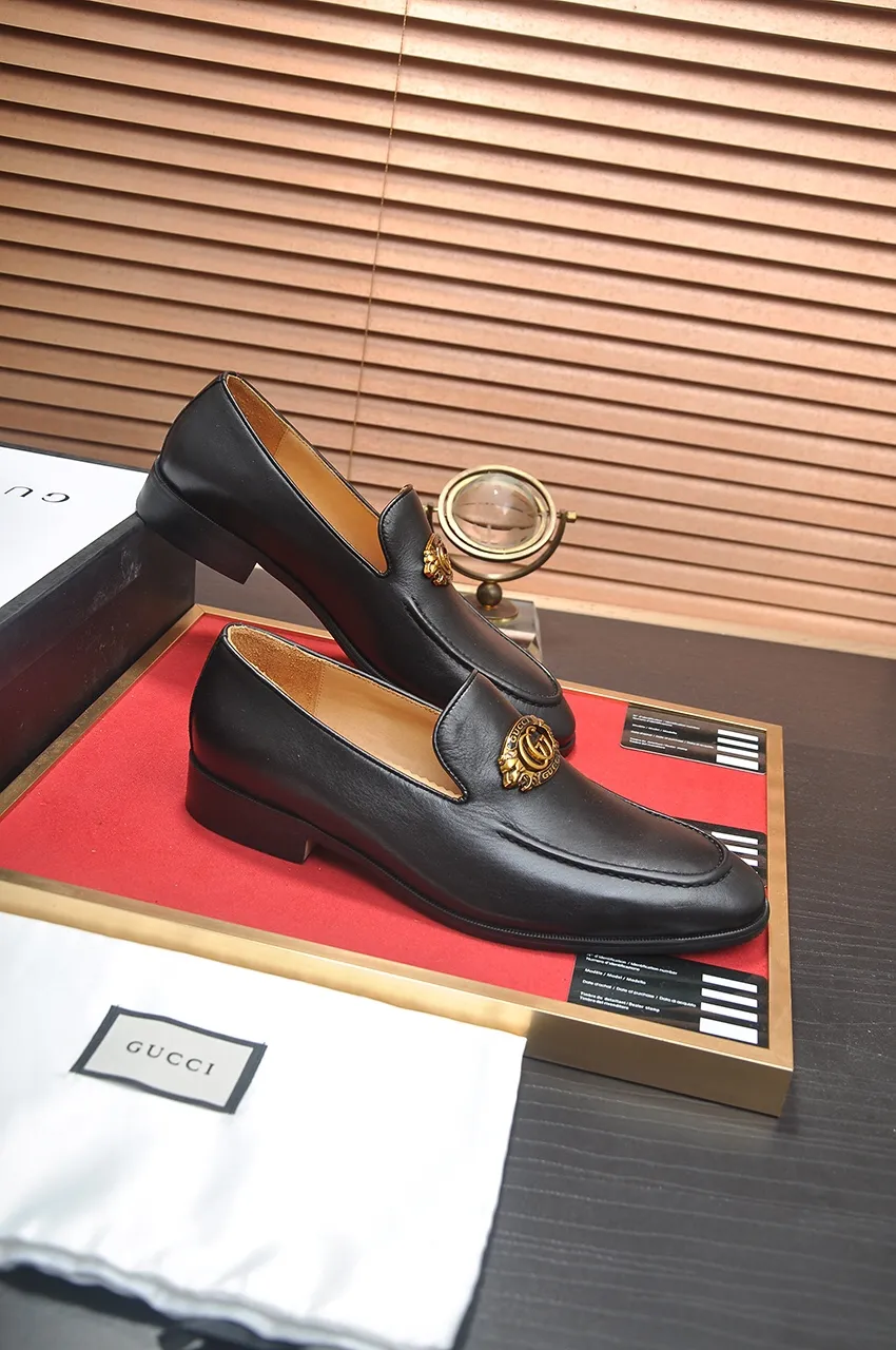 Men's shoes💰500💶Italy's top luxury men's shoe giant (GUCCI) (Gucci) (full cowhide lining) new arrival🍃Original European style🔰 Pleasant to the eye😍In order to make the shoes more durable and non-deformable🌀The production continues to follow traditional methods but there is still no lack of innovation💪Choose original sheepskin for the leather♻️ Smooth and natural And extra bright ⭐Made of imported cowhide, the first choice of rich people 38-45 (45 customized)